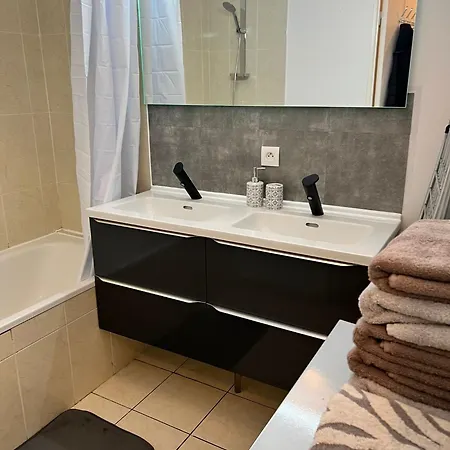 Apartamento 5min Gare Rer Disneyland Paris Val D'europe La Vallee Village Parking Inclus *